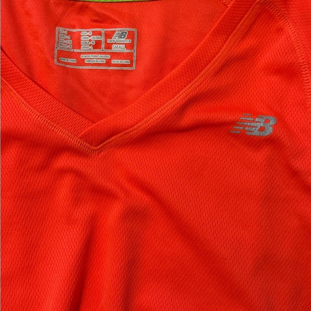 New Balance Women’s Short Sleeve V-Neck Workout T-Shirt Top S Tangerine Dream 🍊 - Picture 6 of 9
